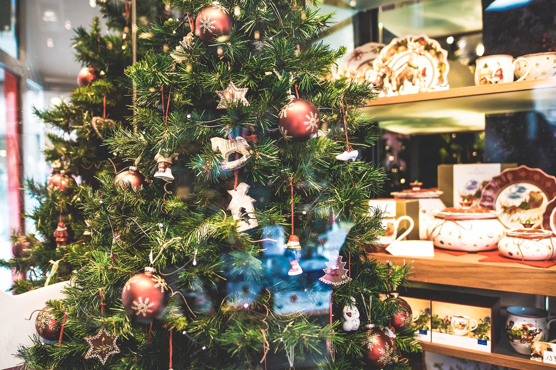 B2B holiday marketing doesn't work like B2C holiday marketing.